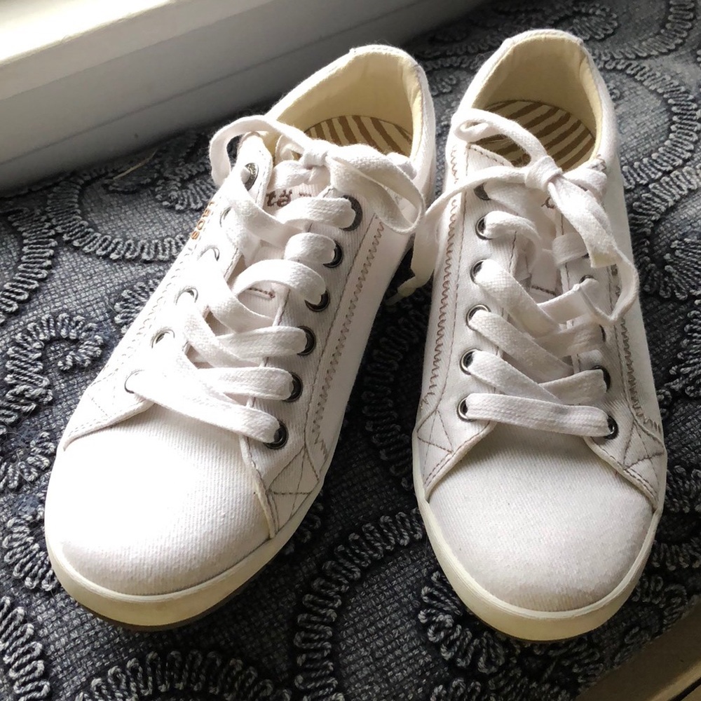 Taos Star Tennis Shoes
